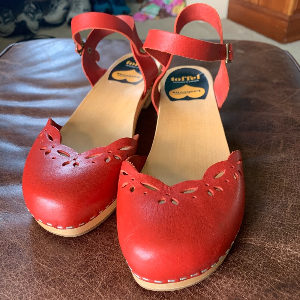 Swedish Hasbeens Euro 41, red leather, so pretty!